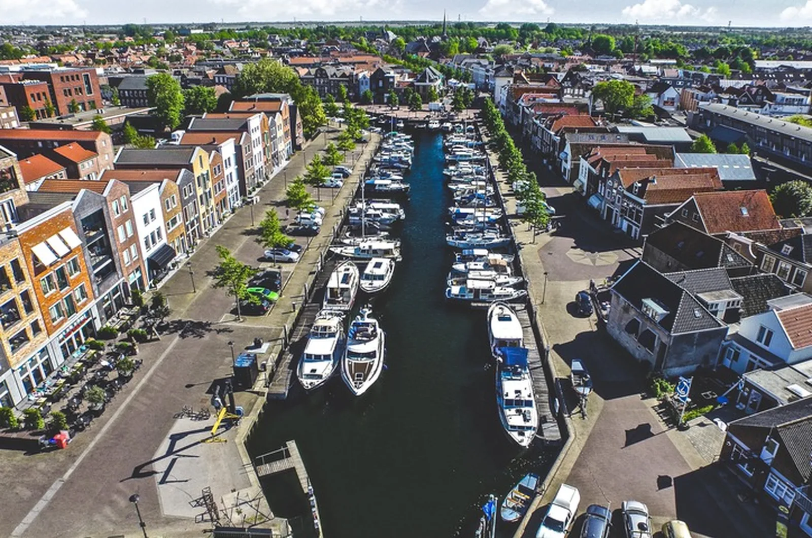 Oud-Beijerland: haven, Voorstraat, terrassen